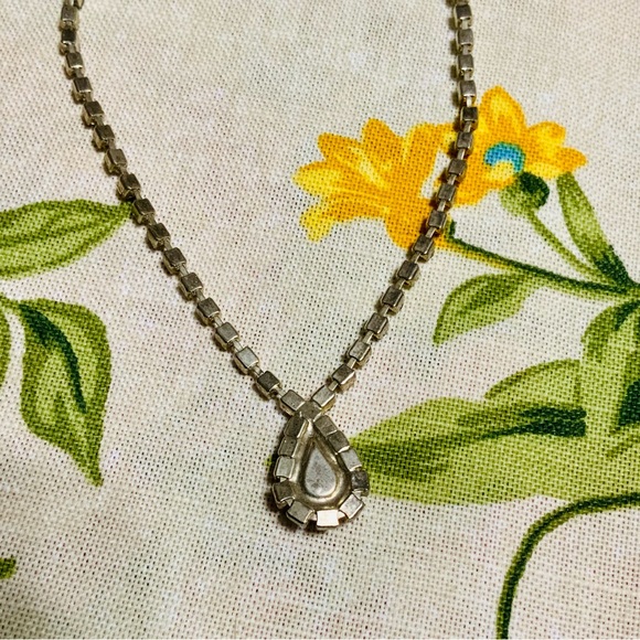 Vintage Tear Drop Crystal Rhinestone Necklace Silver Tone - Picture 8 of 8